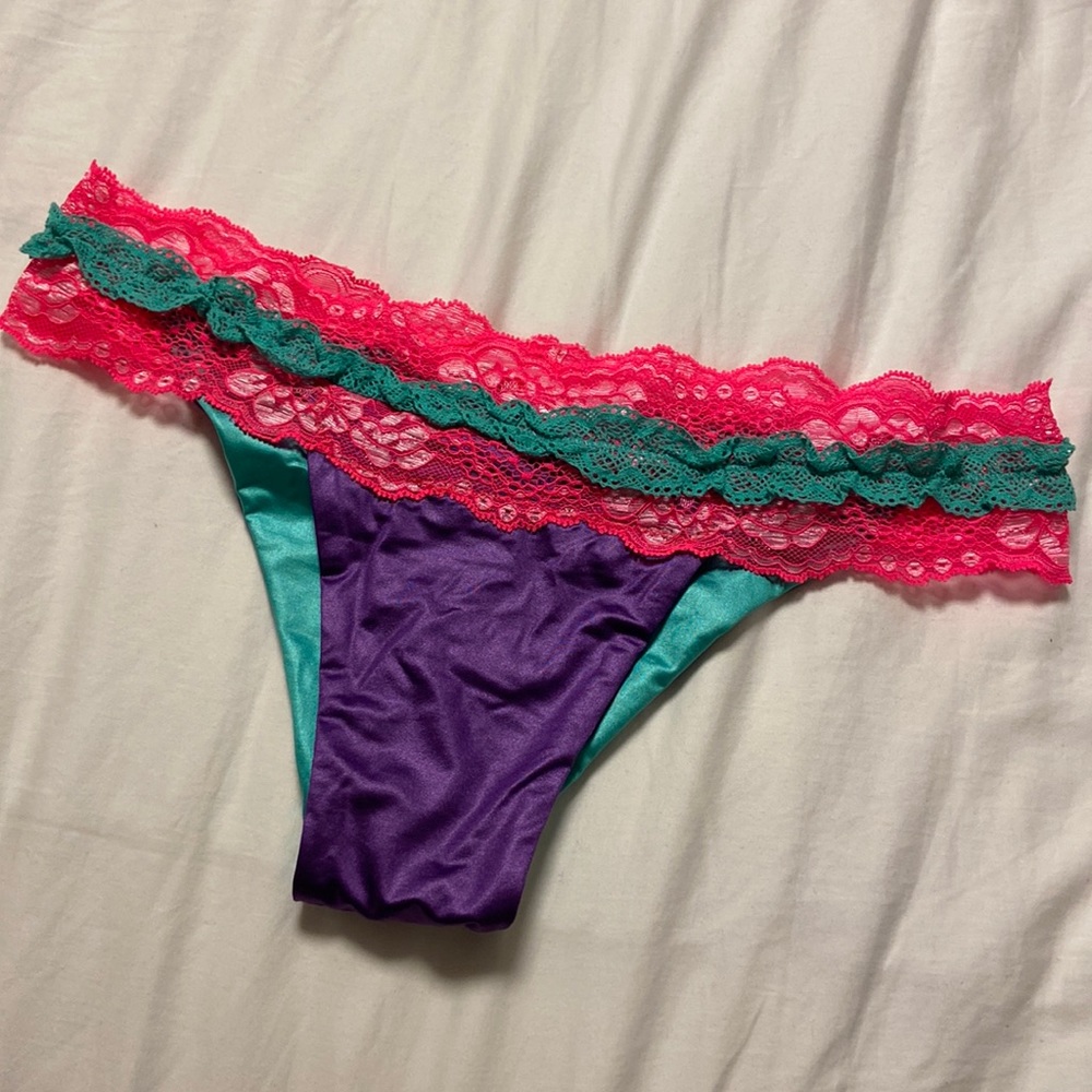 Beach Bunny • Lace Ruffle Cheeky Bottom
